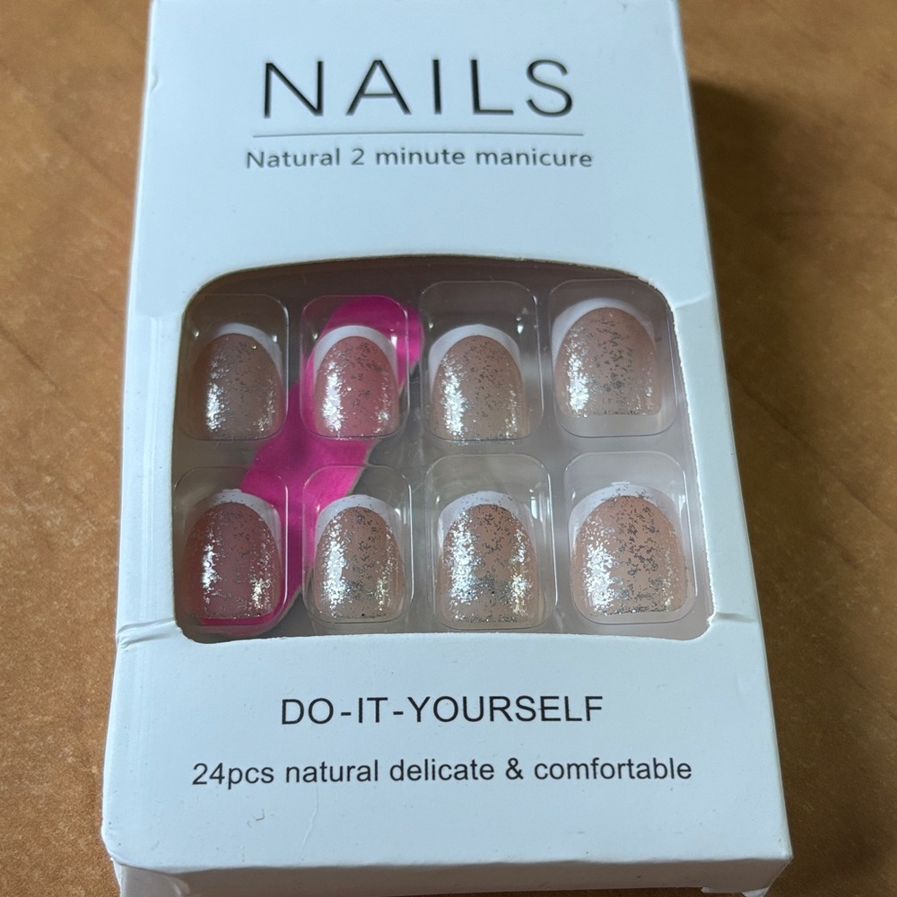 Natural Delicate Press-On Nails with Glitter